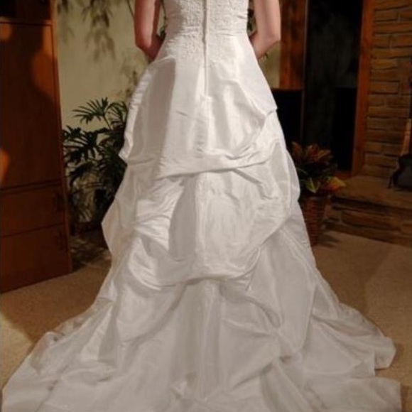 Wedding dress - Picture 8 of 8